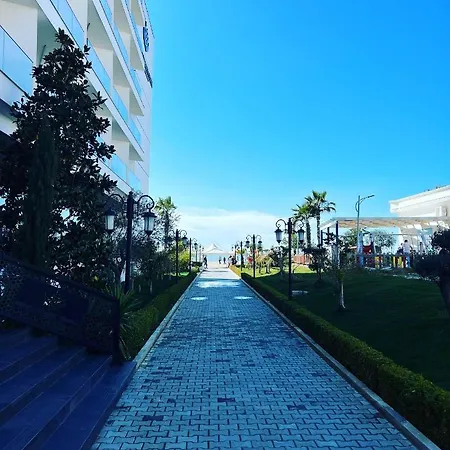 Rolling - Next To Premium & Grand Blue Fafa Apartmán