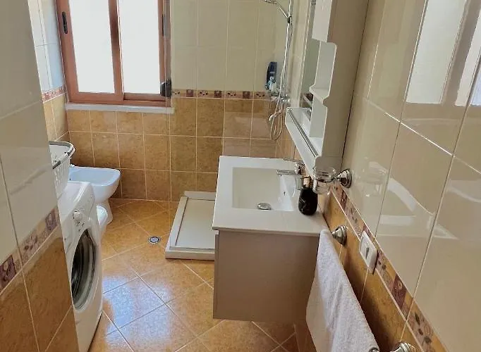 Rolling - Next To Premium & Grand Blue Fafa 公寓 *